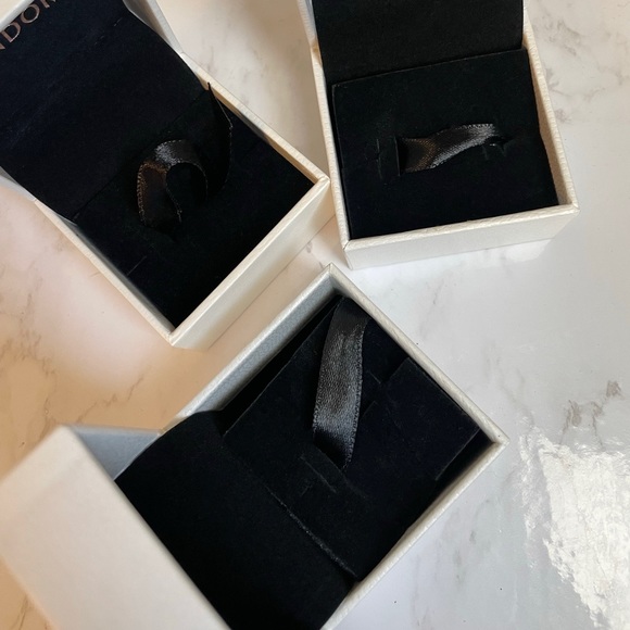 3 Pandora charm boxes - Picture 3 of 3